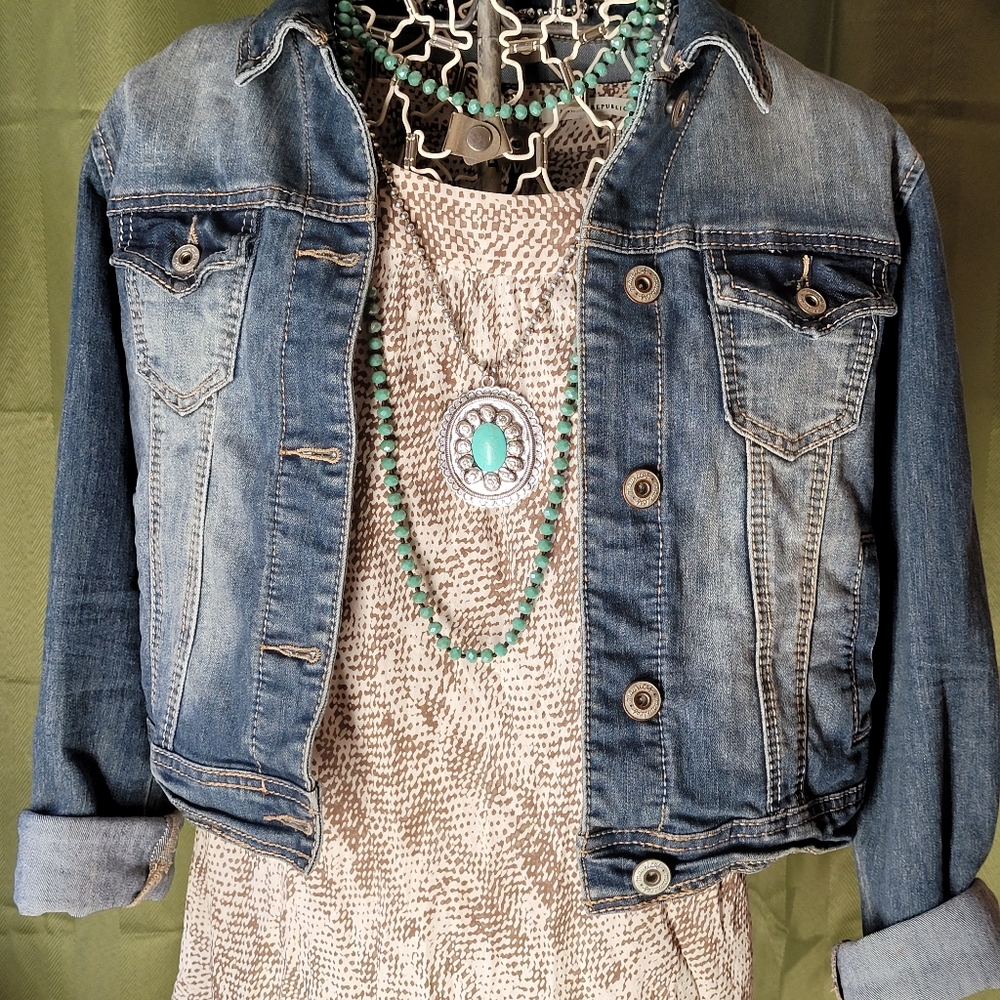 Maurice's denim jacket with button front cousure